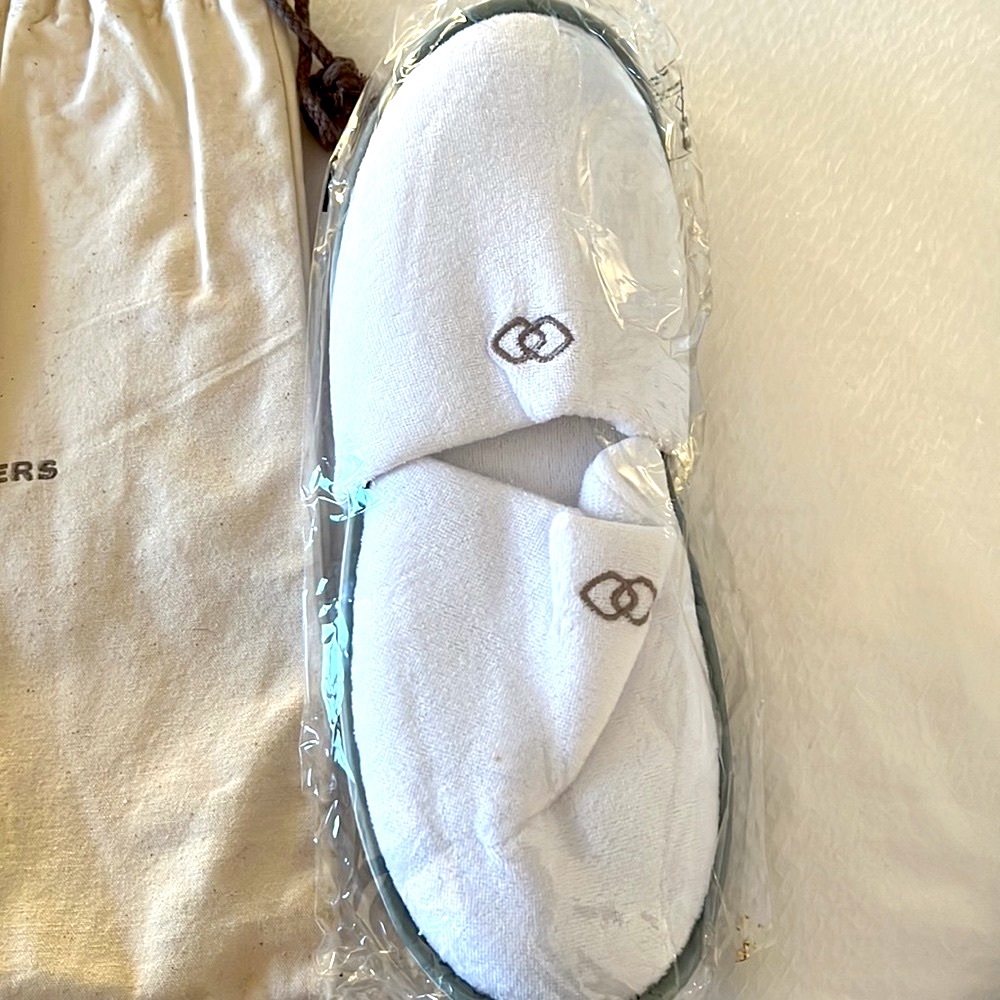UNISEX TRAVEL SLIPPERS and POUCH